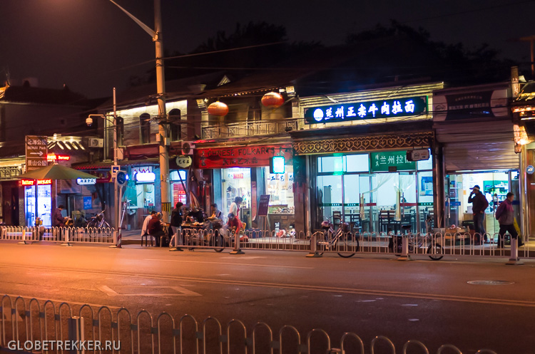 Про пекинскую уличную еду: улица Ванфуцзин и рынок Дунхуамэнь