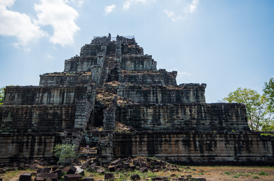 Древний город Кох Кер и Пирамида Смерти в Камбодже 14