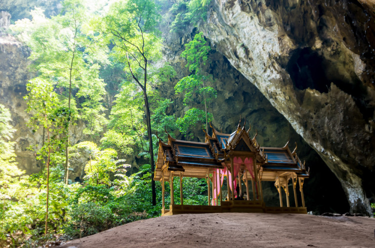 Национальный парк Сам Рой Йот в Хуа Хине